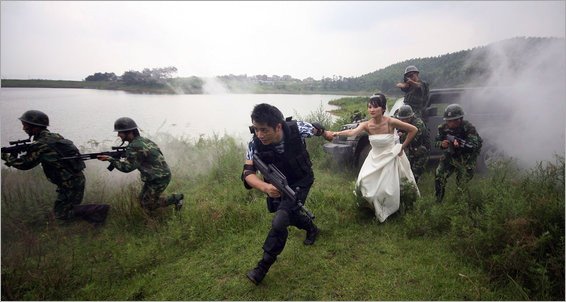 Couple get military wedding portraits in Nanjing